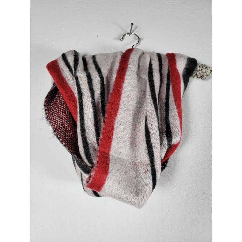 Steve Madden Women’s Soft Knit Infinity Scarf White Red Striped Fashion Wrap New